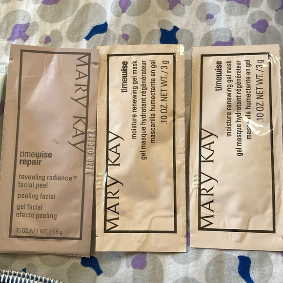 Mac Pigment Colour Powder Plus bag +Mary Kay Satin hands, timewise repair masks - Picture 3 of 3